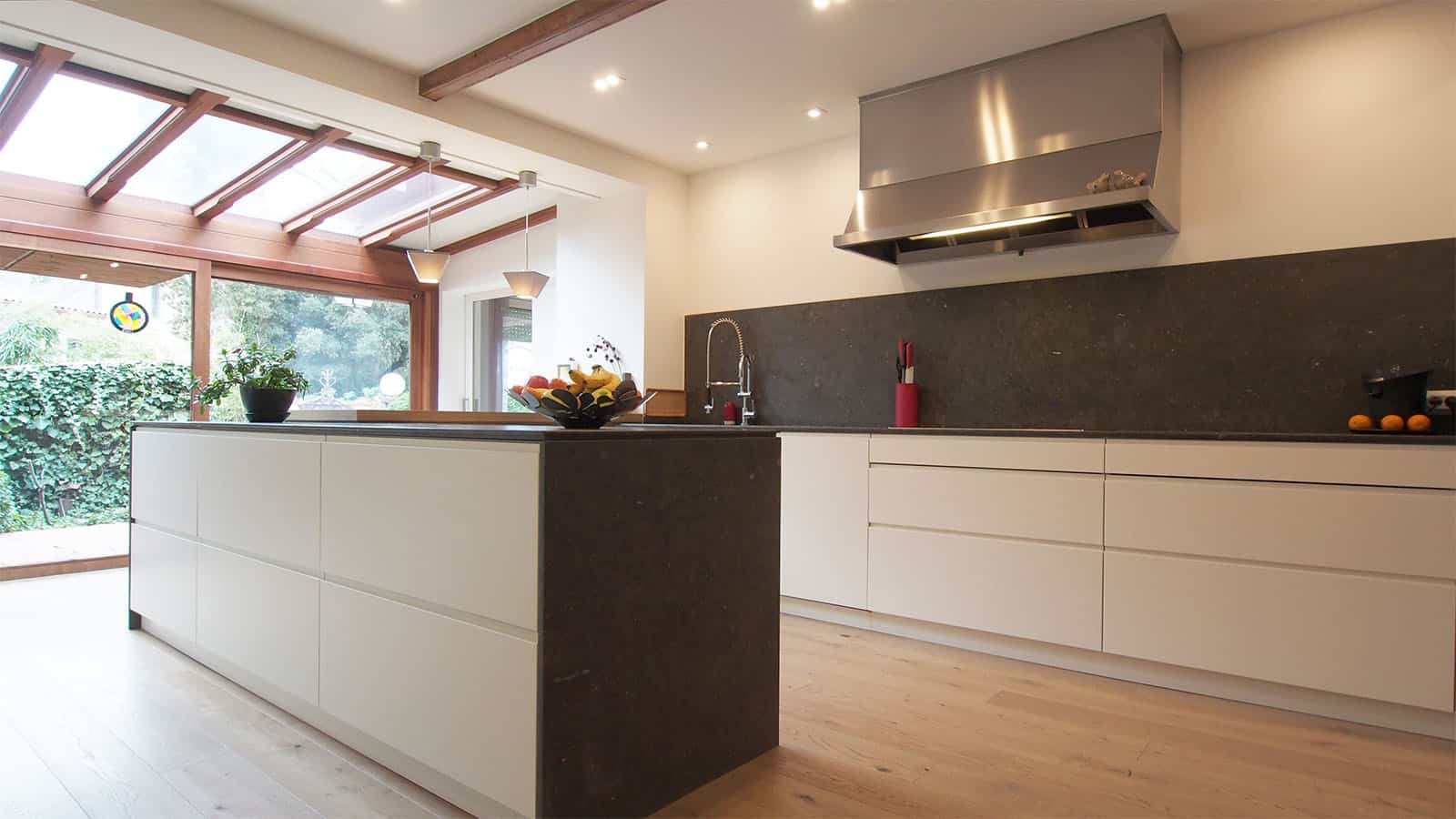 Ingrid, superb kitchen with views and light - Glow Rehabilita