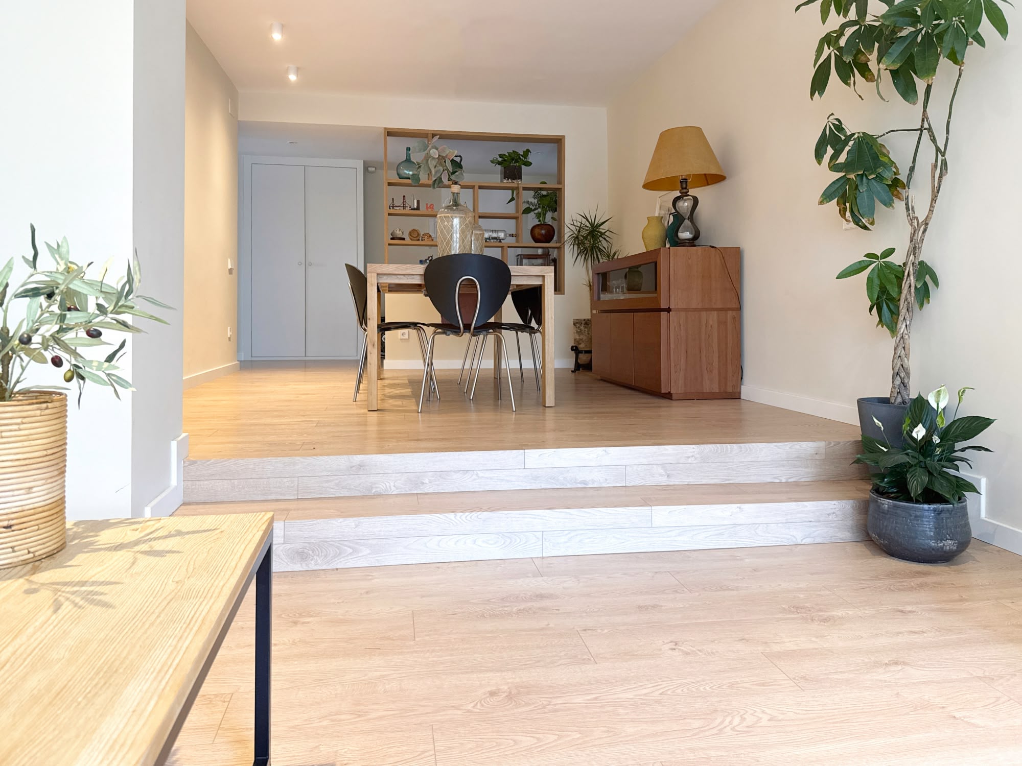 Rachelle, cocina-comedor en Sant Just Desvern. Glow Rehabilita.