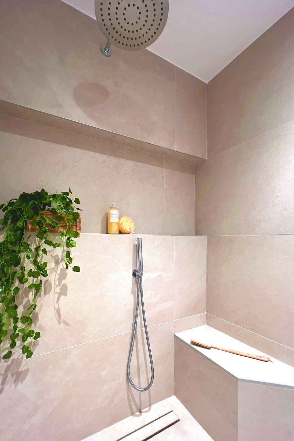 Hornacinas de baño con un estilo largo