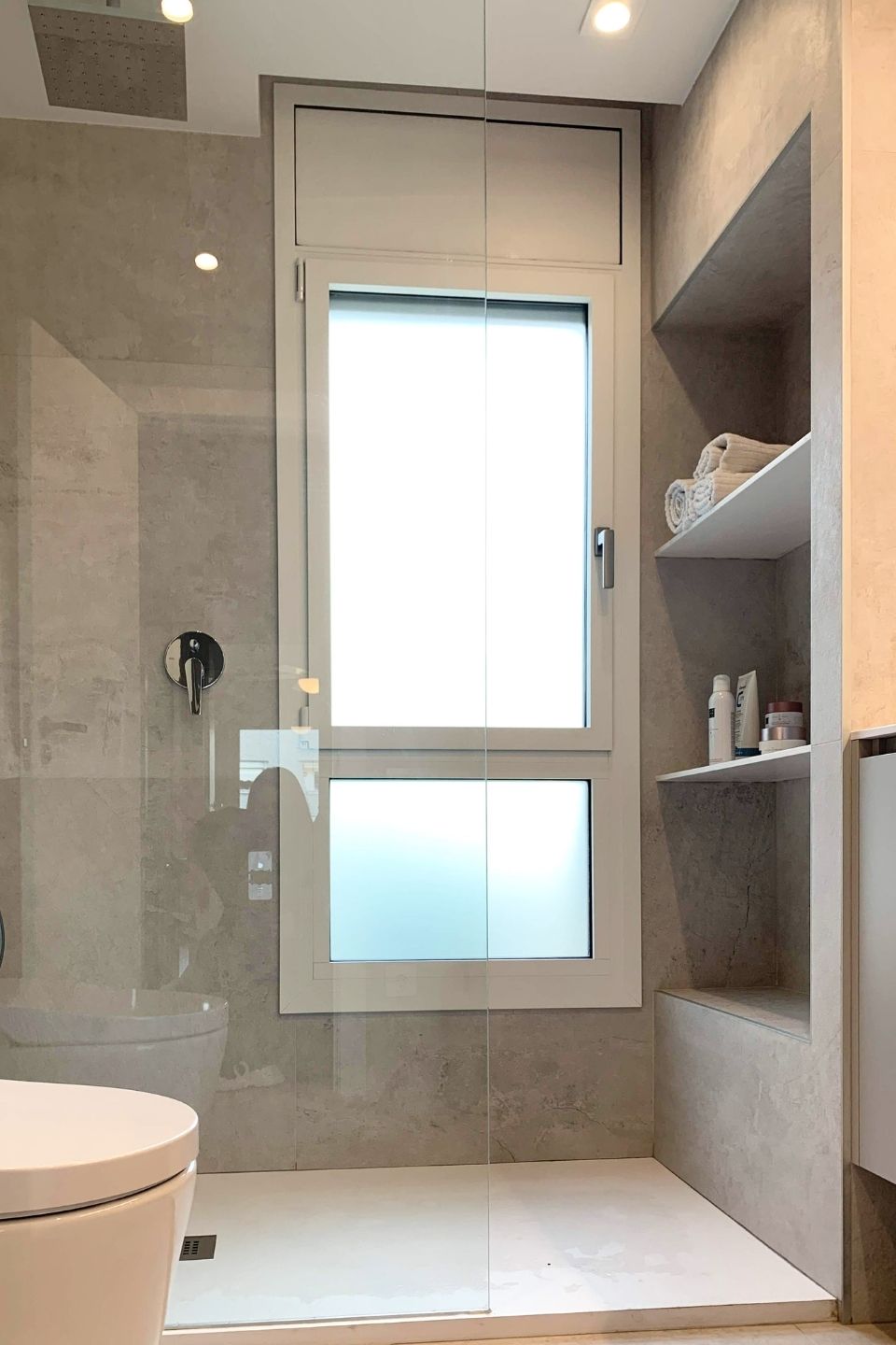 Hornacinas de baño con estanterías